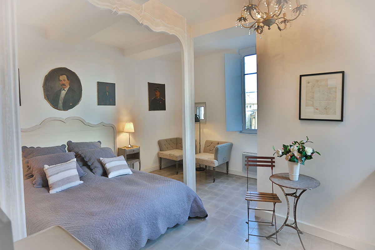 book a flat in gordes